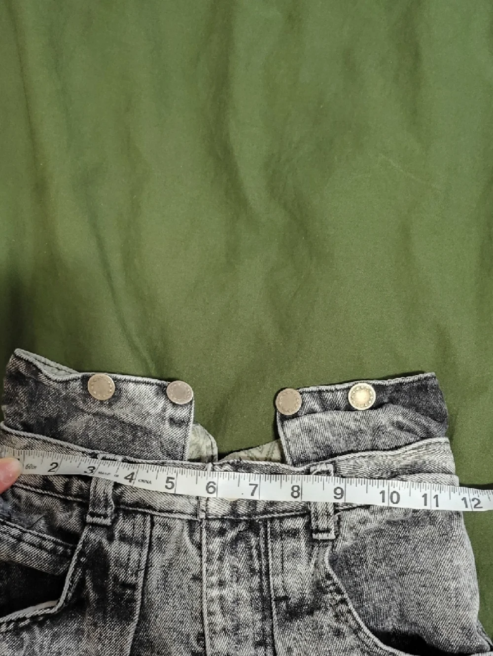 High-Waisted Vintage Acid Wash Women’s Jeans - Gray - Picture 6 of 8